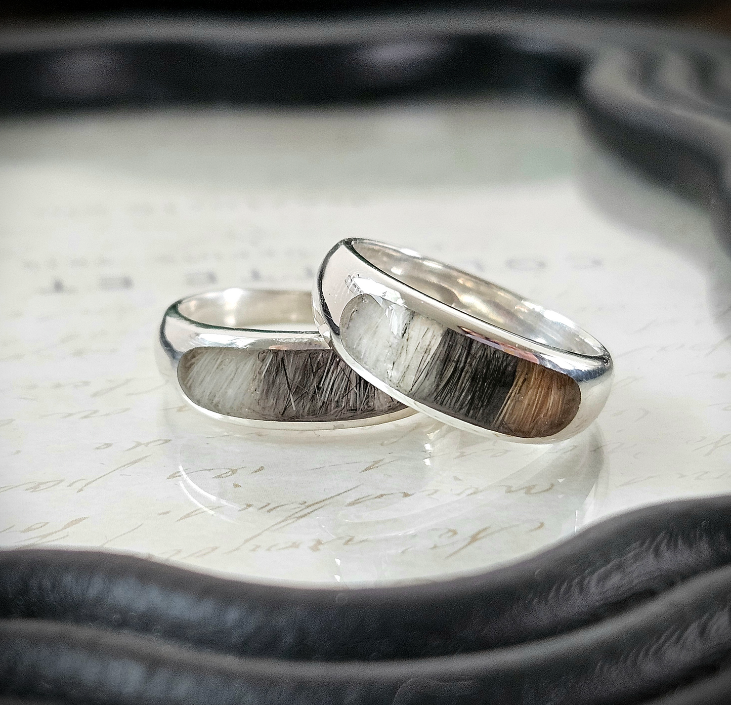 Classic Capsule Ring - Lock of Fur Memorial Ring