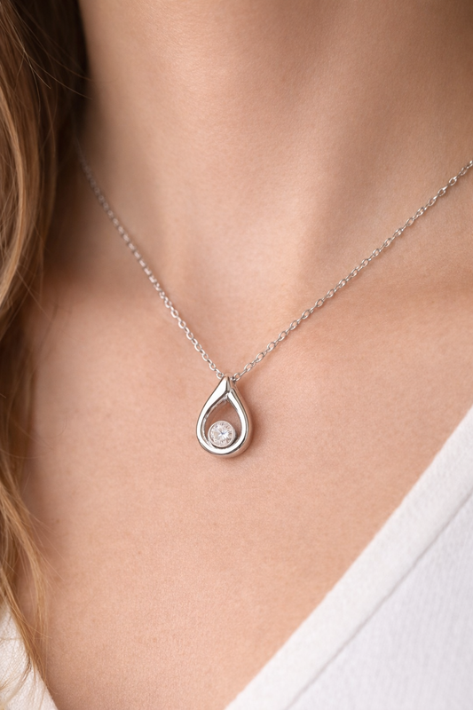 Élania - Sterling Silver Teardrop Necklace with Cubic Zirconia
