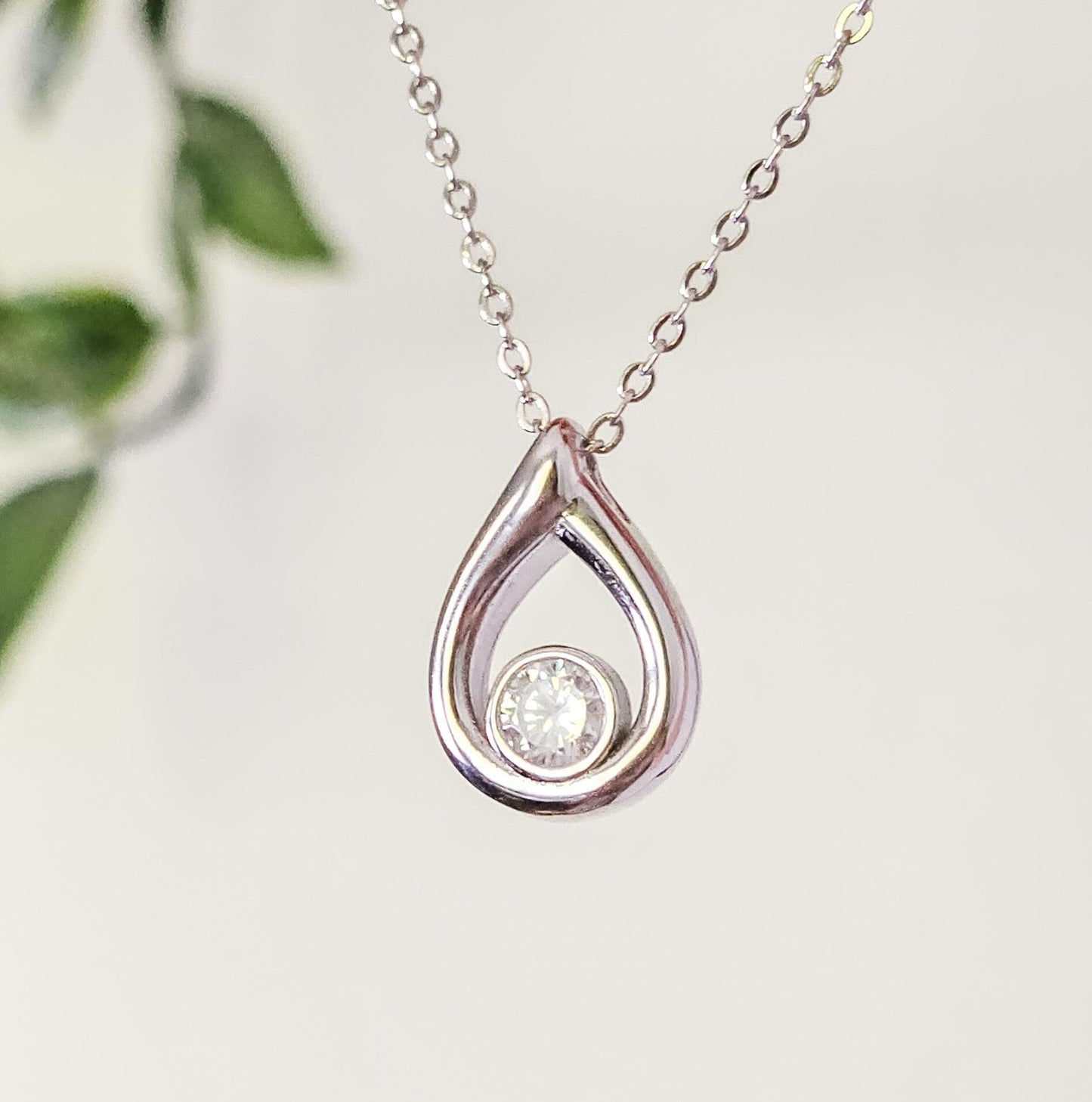 Élania - Sterling Silver Teardrop Necklace with Cubic Zirconia