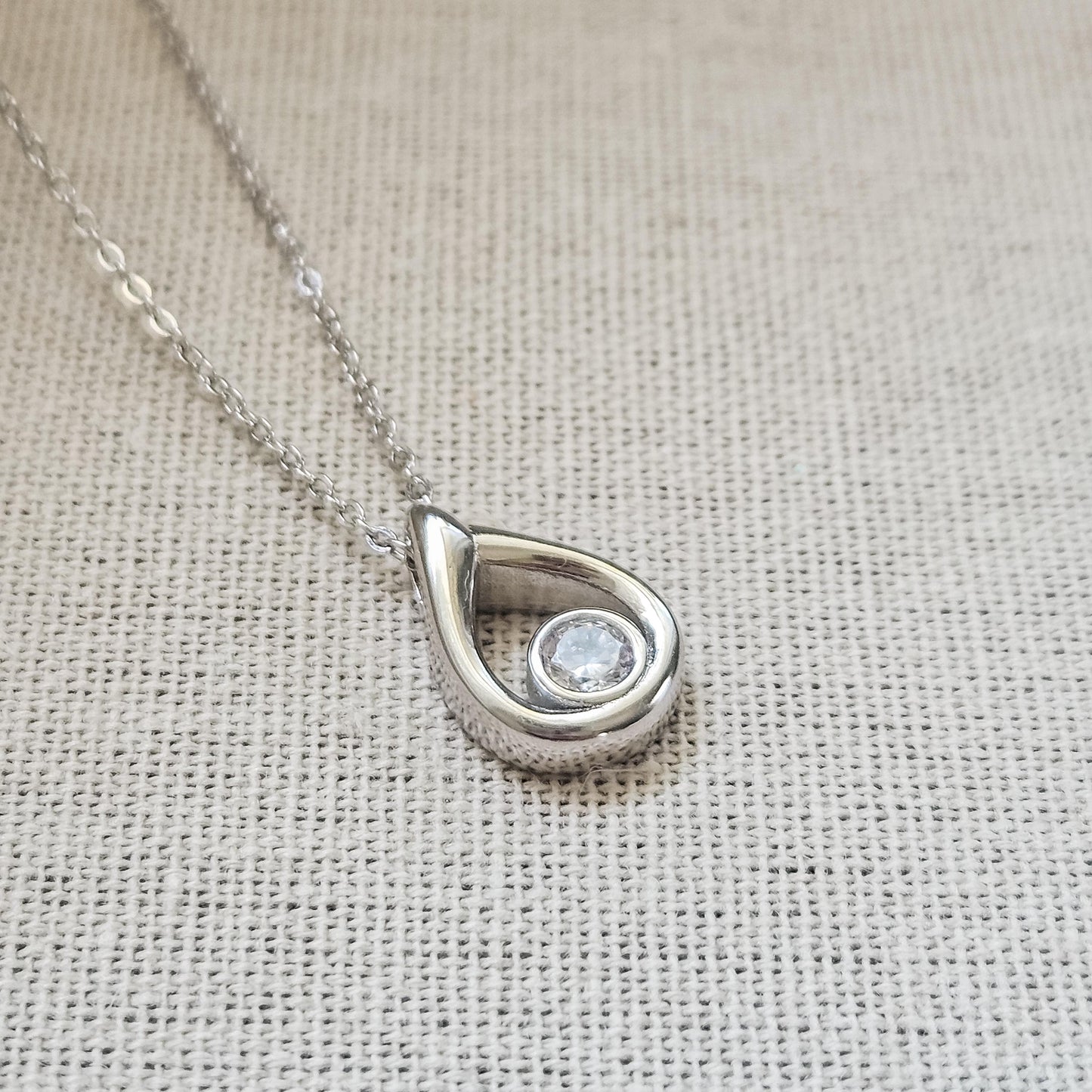 Élania - Sterling Silver Teardrop Necklace with Cubic Zirconia